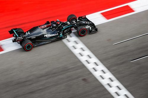 Tay đua lừng danh Lewis Hamilton ký hợp đồng Mercedes-AMG cho mùa giải F1 2021