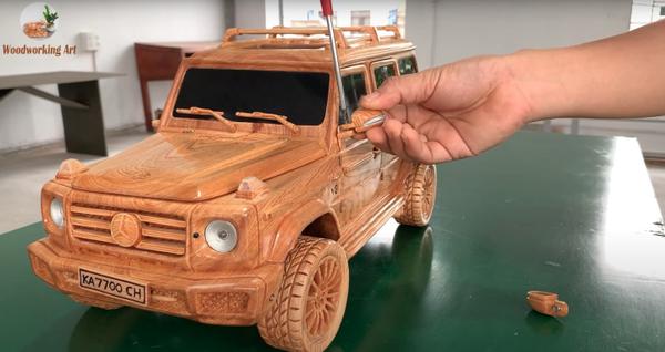 Mercedes-Benz G 500 bằng gỗ của thợ Việt khiến cả thế giới trầm trồ
