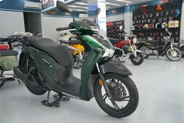 Cận cảnh Honda SH có thân vỏ trong suốt Vetro vừa về Việt Nam, giá từ 140 triệu đồng