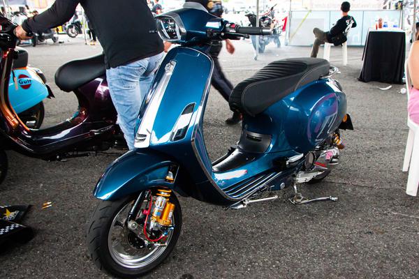 Chủ xe Vespa Sprint "chịu chơi" nâng cấp xe với chi phí 700 triệu đồng