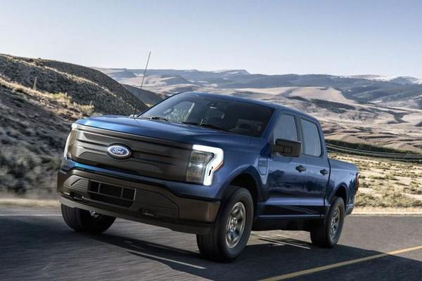 Ford F-150 Lightning tiếp tục tăng giá lên mức 51.974 USD