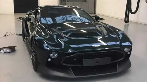 Aston Martin Victor sẵn sàng lăn bánh với vẻ ngoài hầm hố