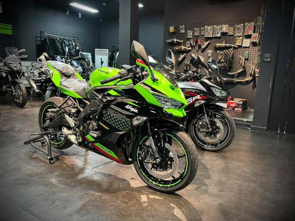 Giá bán mới nhất của các mẫu xe đến từ thương hiệu nổi tiếng Kawasaki