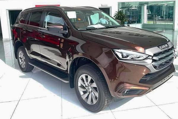 "Soi" Isuzu Mu-X 2022 bản cao cấp hơn 1 tỷ đồng cập bến thị trường Việt Nam