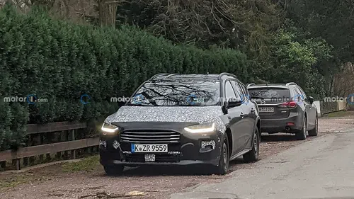 Ford Focus facelift rò rỉ ảnh chạy thử nghiệm cho thấy ngoại hình mới mẽ