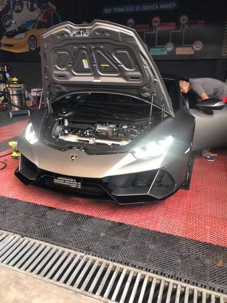 Lamborghini Huracan EVO đầu tiên xuất hiện tại Việt Nam