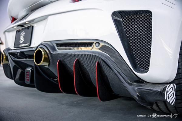 Ngắm siêu phẩm Ferrari F8 Spider với độ Bespoke Carbon 5 tỷ đồng