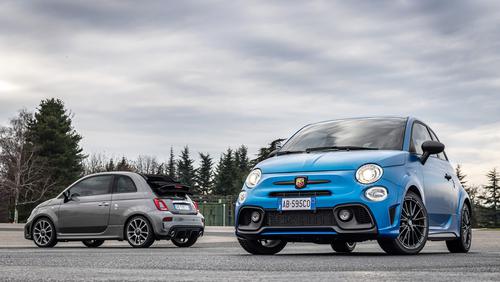 Abarth 595 2021 được cập nhật trang thiết bị nội thất hiện đại hơn