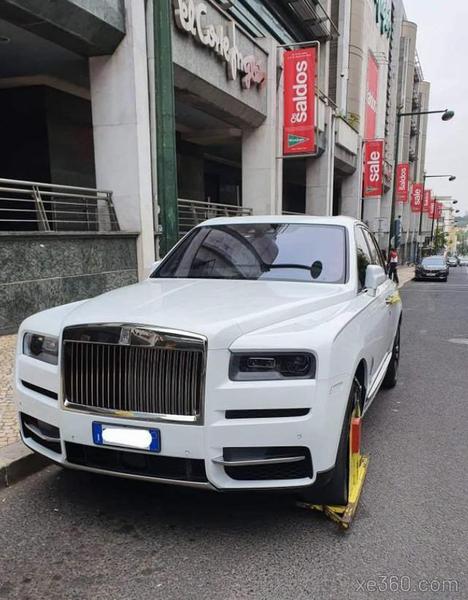 Hình phạt cho Rolls-Royce Cullinan đỗ xe trái phép của Ronaldo