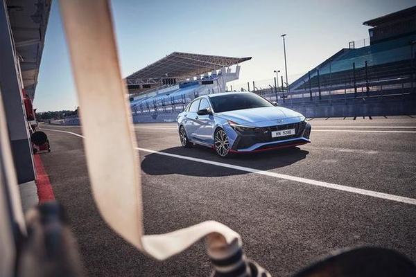 Hyundai triệu hồi gần 62.000 xe do lỗi hộp số