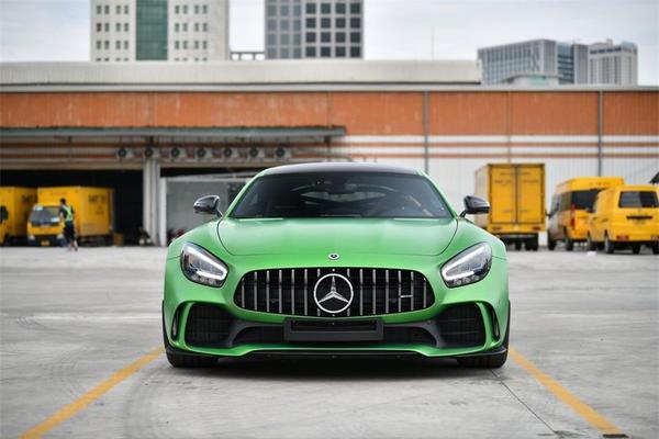 Ngắm Mercedes-AMG GT R nhập tư về nước với màu sơn Green Hell Magno nổi bật