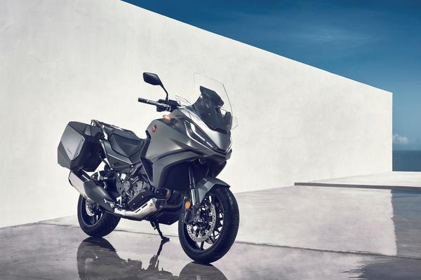 Honda NT1100 chính thức ra mắt với giá từ 376 triệu đồng