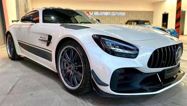 Chi tiết siêu xe Mercedes-AMG GT R Pro thứ 2 về nước, sở hữu bộ tem thể thao