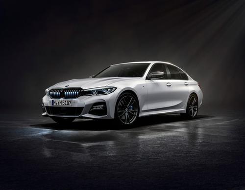 BMW 330i Iconic Edition giới hạn số lượng chỉ 200 chiếc cực độc đáo chính thức ra mắt