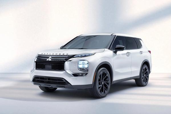 Mitsubishi Outlander Black Edition ra mắt với giá 686 triệu đồng