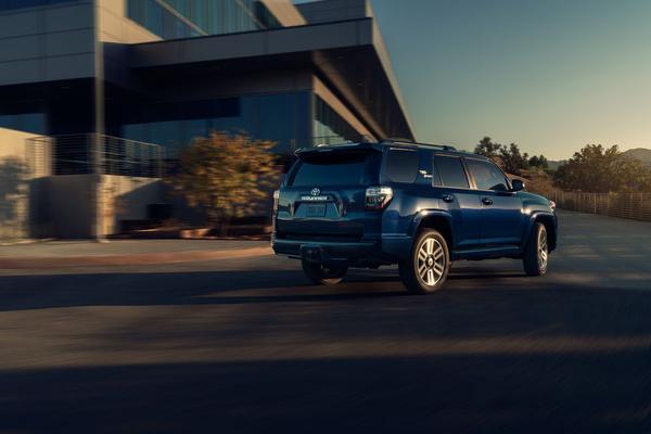Toyota 4Runner TRD Sport mang đến cho chiếc SUV thêm phong cách đường phố