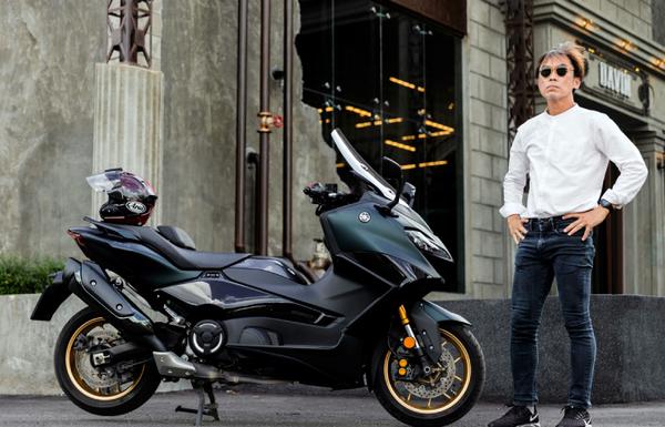 Xe ga Yamaha TMAX 560 2022 thu hút với ngoại hình nam tính