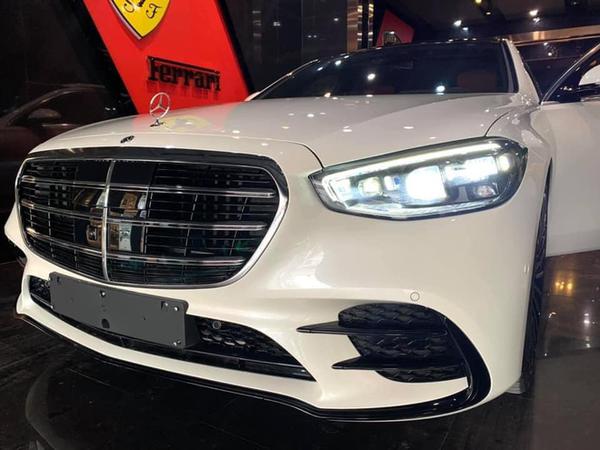 Soi chi tiết chiếc Mercedes-Benz S-Class thế hệ mới đầu tiên tại Việt Nam với giá gần 10 tỷ đồng