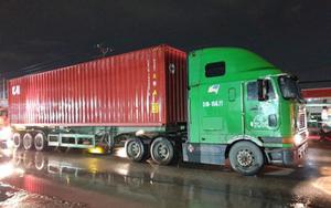 Bé gái 3 tuổi bị xe container cán chết