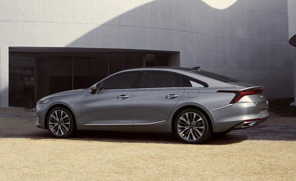 Kia K8 sedan cỡ lớn với vẻ ngoài lịch lãm dự kiến cạnh tranh xe sang Lexus ES