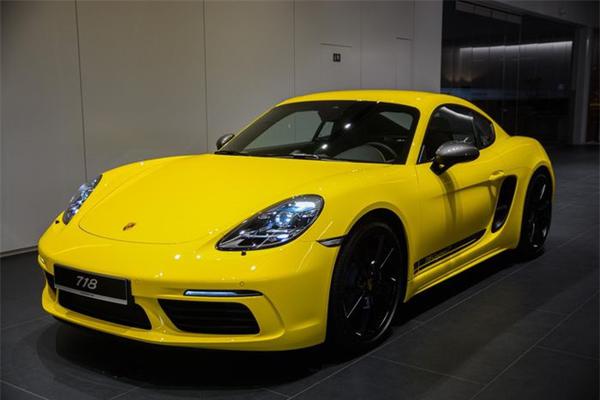 Ngắm trọn Porsche 718 Cayman T giá hơn 5 tỷ đồng tại Việt Nam