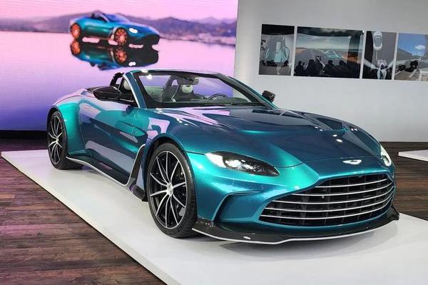 249 chiếc Aston Martin V12 Vantage Roadster đều được bán hết trước thềm ra mắt