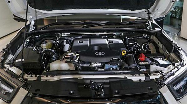 Toyota Hilux GR Sport phiên bản thể thao cao cấp mới với giá 900 triệu đồng