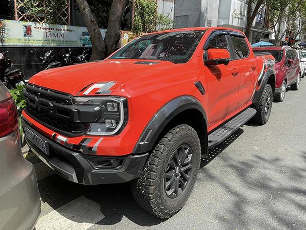 Ford Ranger Raptor thế hệ mới xuất hiện trên đường phố Việt với biển Campuchia