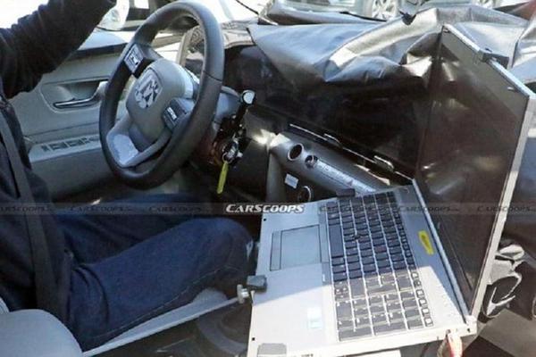 Hyundai Kona 2024 lộ diện, trang bị táp lô cỡ lớn như xe sang