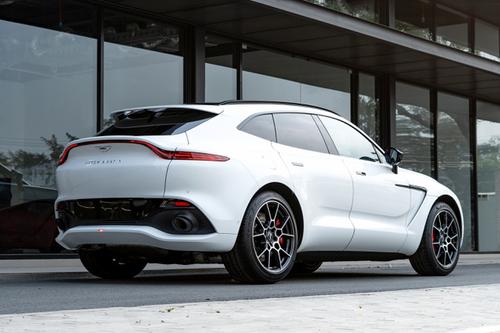 Siêu SUV Aston Martin DBX chính thức ra mắt, cạnh tranh Lamborghini Urus tại Việt Nam