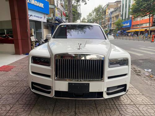 Rolls-Royce Cullinan sang chảnh có mặt tại Sài Gòn