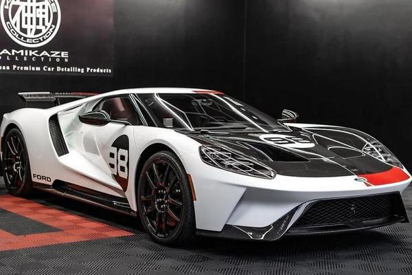 Khám phá Ford GT Heritage Edition độc đáo của đại gia Philippines