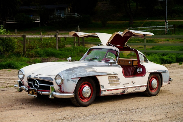 Hàng hiếm Mercedes-Benz 300 SL Gullwing "đồng nát" rao bán giá 34 tỷ đồng