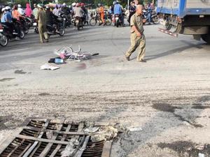 Tài xế Trung Quốc điều khiển ô tô tải va chạm học sinh lớp 7 dẫn đến tử vong