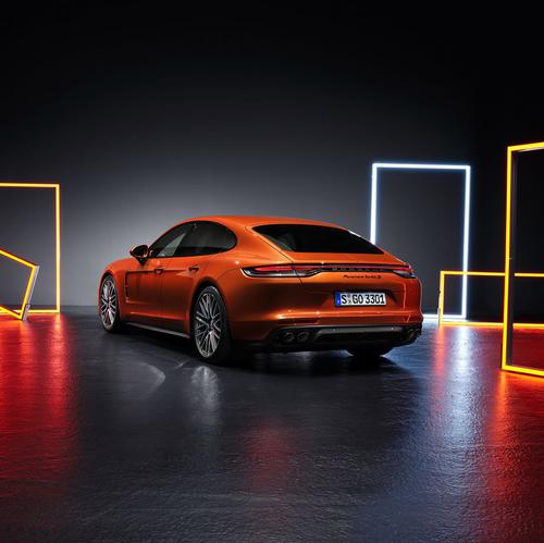 Porsche Panamera 2021 bổ sung phiên bản mới, công bố giá bán chính thức