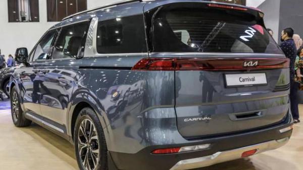 Kia Carnival 2022 cấu hình 11 chỗ với giá bán từ 1,065 tỷ đồng