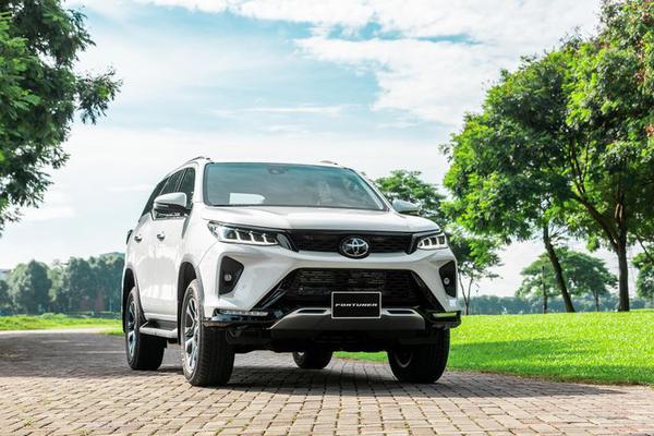 Toyota Fortuner bản nâng cấp ra mắt tại Việt Nam, giá bán tăng 42 triệu đồng