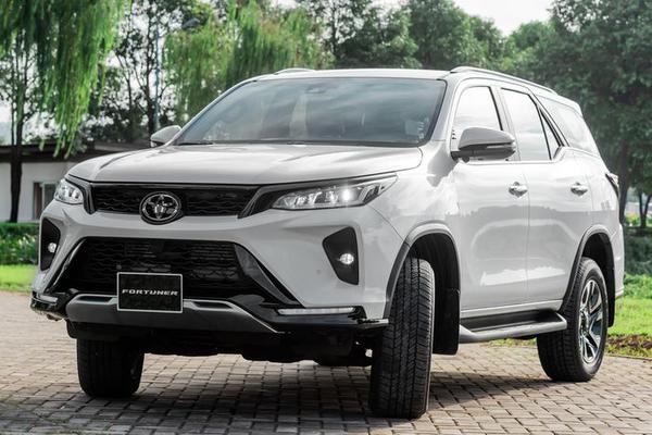 Toyota Fortuner 2022 ra mắt tại Việt Nam, tăng giá 20 triệu đồng