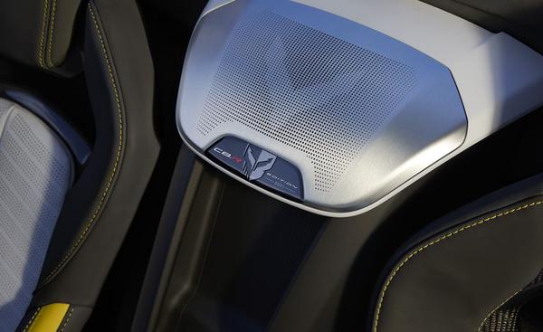 Chevrolet Corvette 2022 bổ sung màu sắc mơi, động cơ được cải tiến