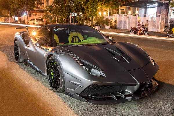 Ferrari 488 GTB bản độ bodykit siêu hầm hố tại TP.HCM