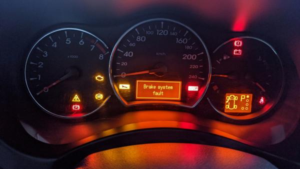 Renault Koleos một tuần không đi xe báo lỗi "brake system fault"