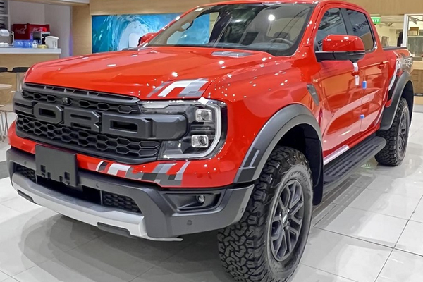 Ford Ranger Raptor 2023 chính thức có giá gần 1,3 tỷ tại Việt Nam