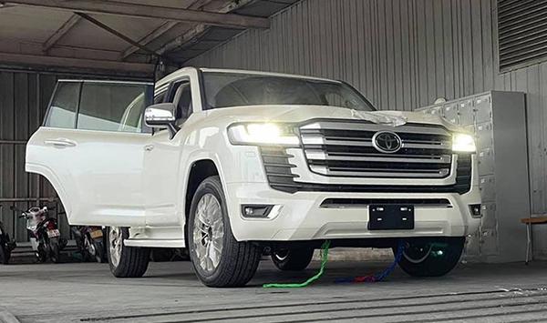 Toyota Land Cruiser 2022 phiên bản 70th Anniversary đầu tiên cập bến Việt Nam