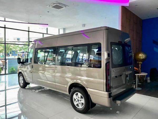 Ford Transit mới cập bến tại Việt Nam với giá từ 845 triệu đồng