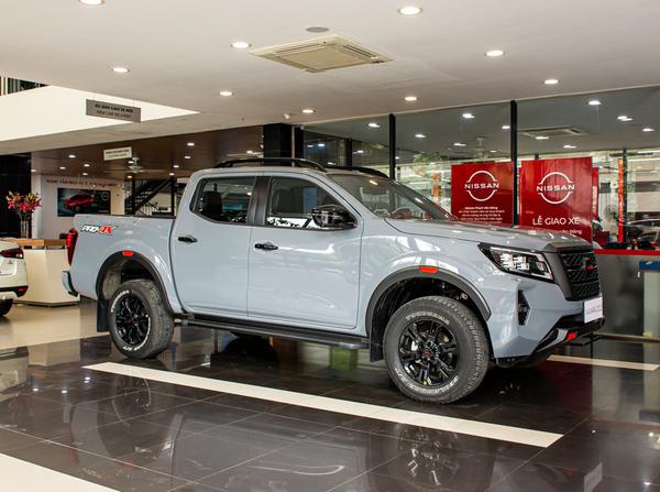 Xem trước Nissan Navara 2022 vừa cập bến đại lý tại Việt Nam, trang bị động cơ mới