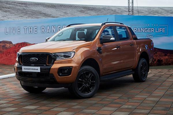 Ford Ranger 2021 bất ngờ tăng giá, xuất hiện tình trạng "bán bia kèm lạc"