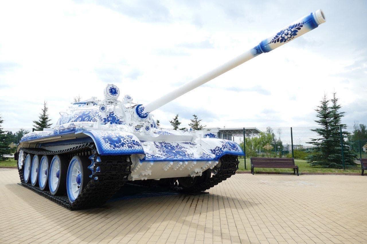 Tank và pháo phiên bản gốm sứ cực độc