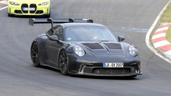 Porsche 911 GT3 RS 2022 mới bị phát hiện tại đường đua Nurburgring với cánh sau cực lớn