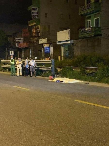Hai mẹ con đi bộ về phía đường ray bị tàu hỏa tông trúng, tử vong tại Hà Nội