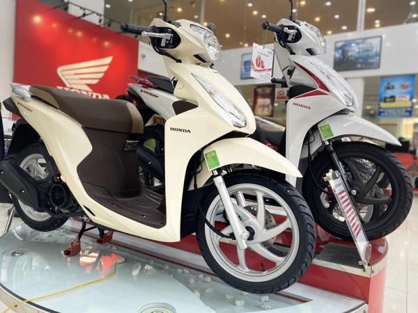 Giá bán Honda Vision giảm đến 10 triệu đồng trong tháng Ngâu